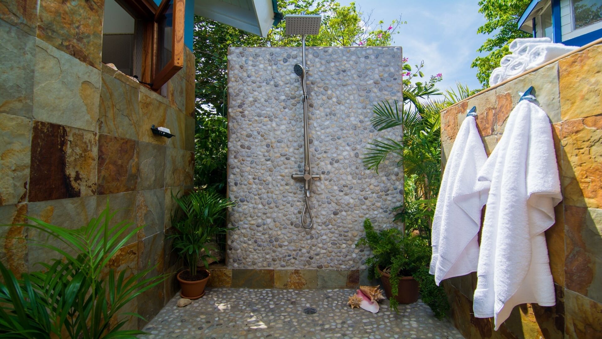 Combined shower/tub, hair dryer, towels, soap