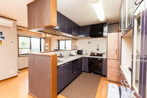 デラックス ヴィラ | 専用簡易キッチン | 冷蔵庫、電子レンジ、コンロ、食器洗い機