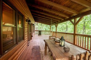 Outdoor dining - Cabin By Blue Ridge Parkway (Blowing Rock)