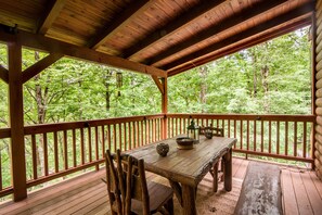 Outdoor dining - Cabin By Blue Ridge Parkway (Blowing Rock)
