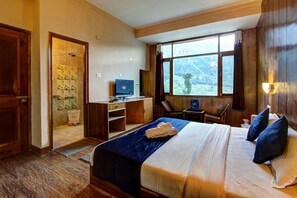Quarto casal superior, 1 cama King, para não fumantes | Camas extras/dobráveis (sobretaxa), Wi-Fi de cortesia, roupa de cama