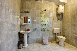 Douche, douche à « effet pluie », serviettes fournies