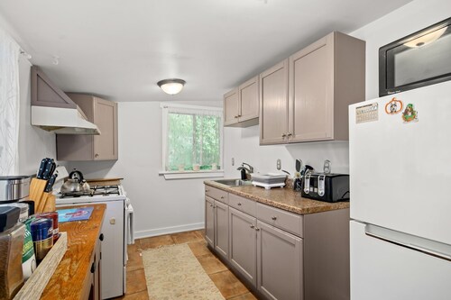 Fox Field Cottage in Arden | 10 min to Riverfront