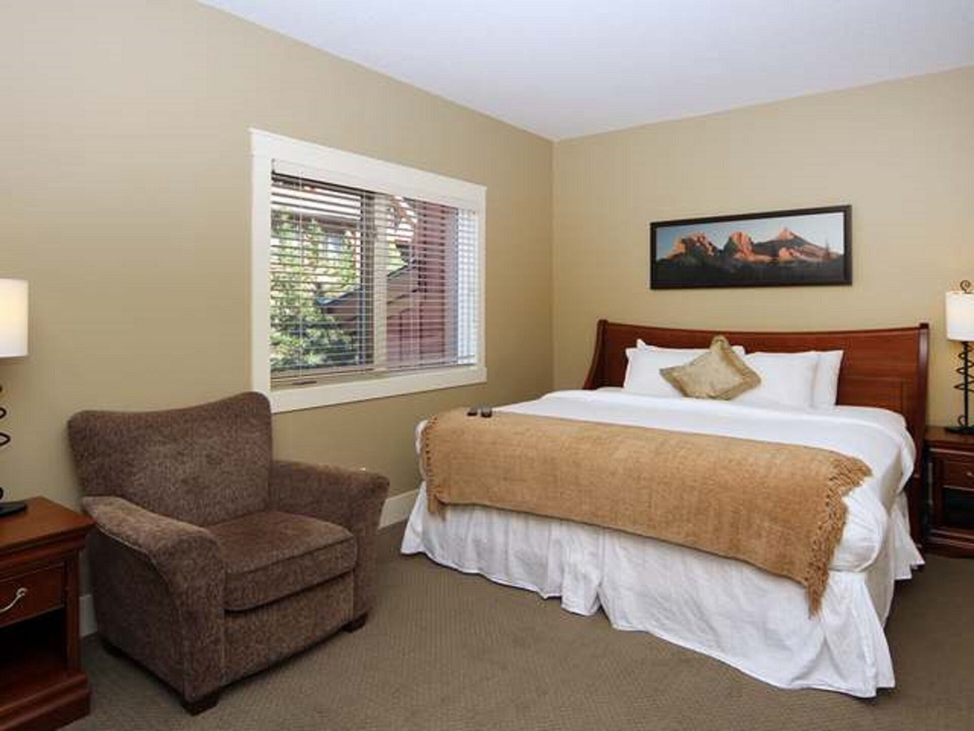 2 bedrooms, iron/ironing board, WiFi (free), bed sheets