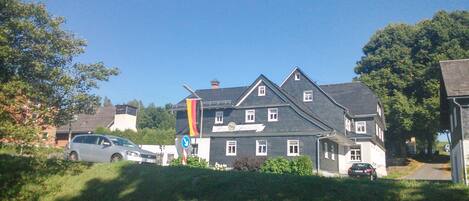 Fachada da propriedade