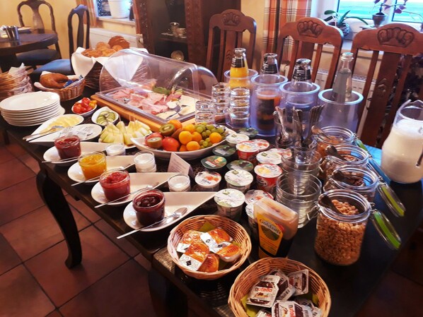 Free daily continental breakfast - Antikhotel Steinbacher Hof (Steinbach am Wald)