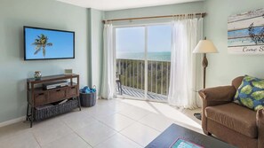 Televisor, llibres i oficines 