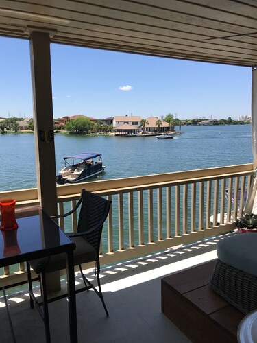 Adorable waterfront condo, private docks, and bring the dog!