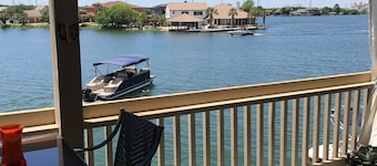 Suloinen rantahotelli, 2/1. 5, pysäköi veneesi tai kajakkisi alla, tuo 🐶!