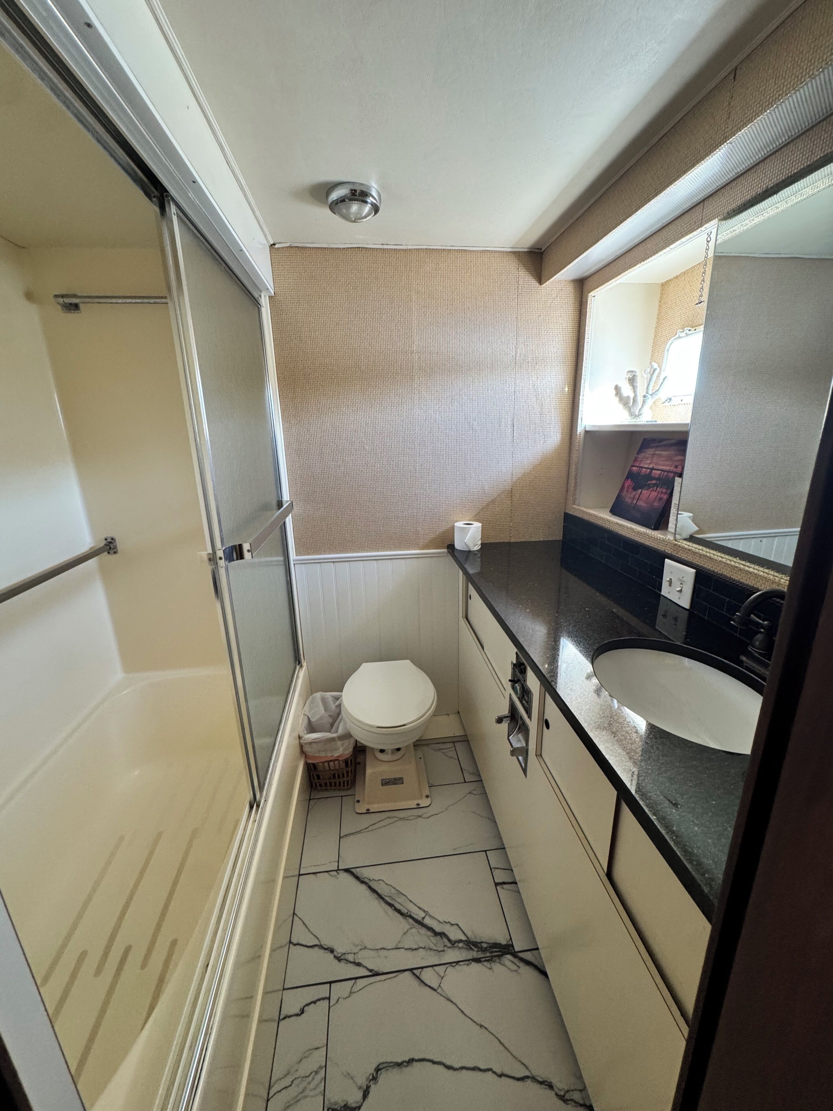 Combined shower/bathtub, hair dryer, towels, soap