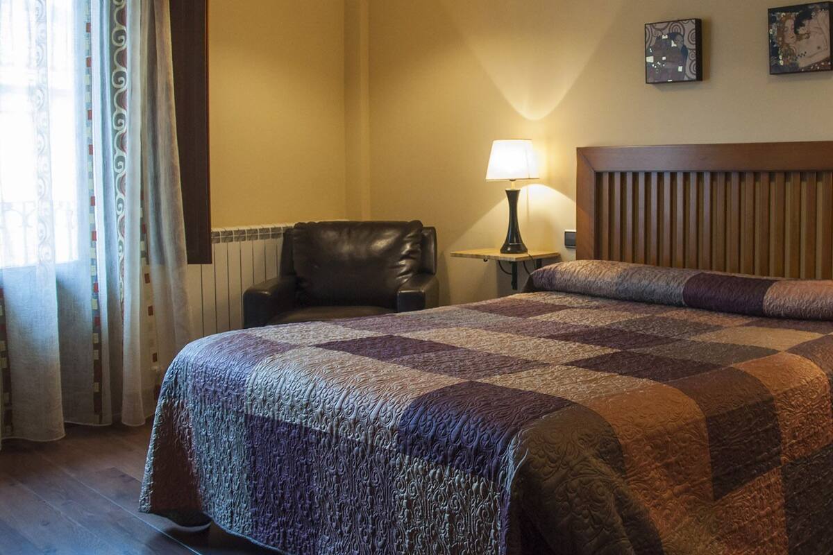 Cunas, camas plegables/adicionales y ropa de cama 