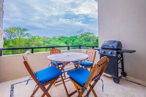 Outdoor dining - Spectacular two level penthouse 850' to the beach and 1.5 blocks to 5th Ave. (Playa Del Carmen)