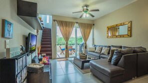 Smart TV, reproductor de DVD, libros y videoteca 