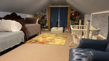 6 bedrooms, desk, iron/ironing board, free WiFi