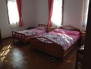 Standard-Vierbettzimmer | Kostenloses WLAN