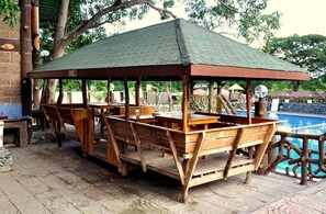 朝食、ランチ、ディナーに営業 (郷土料理)