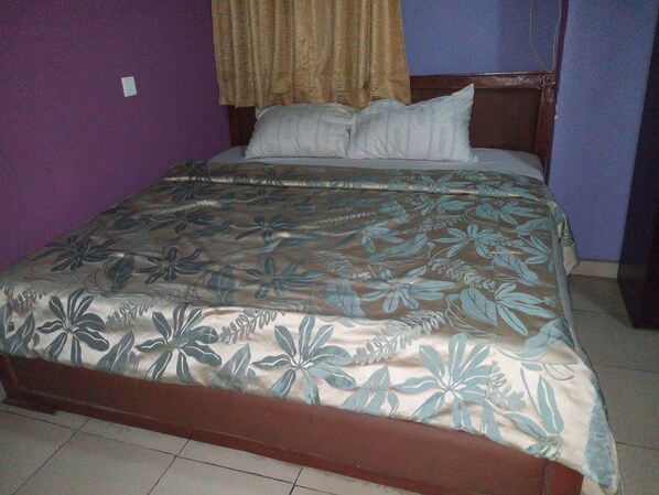 Habitación ejecutiva | Decoración personalizada, muebles diferentes y escritorio 