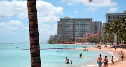 2Bed/2Bath Penthouse Ocean/Diamond Head views, near Convention Center