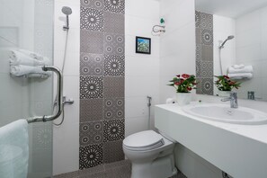 Villa Familiale, 4 chambres, en bord de plage | Salle de bain
