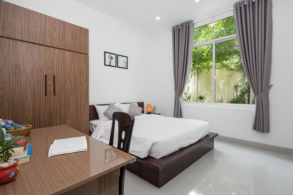 Minibar, desk, free WiFi, bed sheets