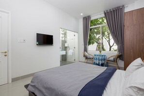 迷你吧、办公桌、免费 WiFi、床单