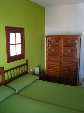 Minibar, desk, free WiFi, bed sheets - Hostal Durán (Álora)