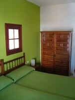 Minibar, escritorio, wifi gratis y ropa de cama