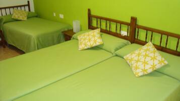 Tremannsrom | Minibar, skrivebord, wi-fi (inkludert) og sengetøy