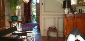 المنشأة من الداخل