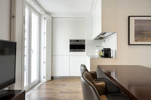 Standard Apartment, 1 Bedroom | Private kitchen | Full-sized fridge, microwave, oven, stovetop - Marquês Best Apartments - Lisbon Best Apartments. (Lisbon)