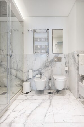 Bathroom - Marquês Best Apartments - Lisbon Best Apartments. (Lisbon)