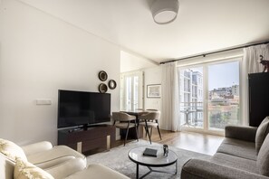 Superior Apartment, 1 Bedroom | Living area | Smart TV - Marquês Best Apartments - Lisbon Best Apartments. (Lisbon)