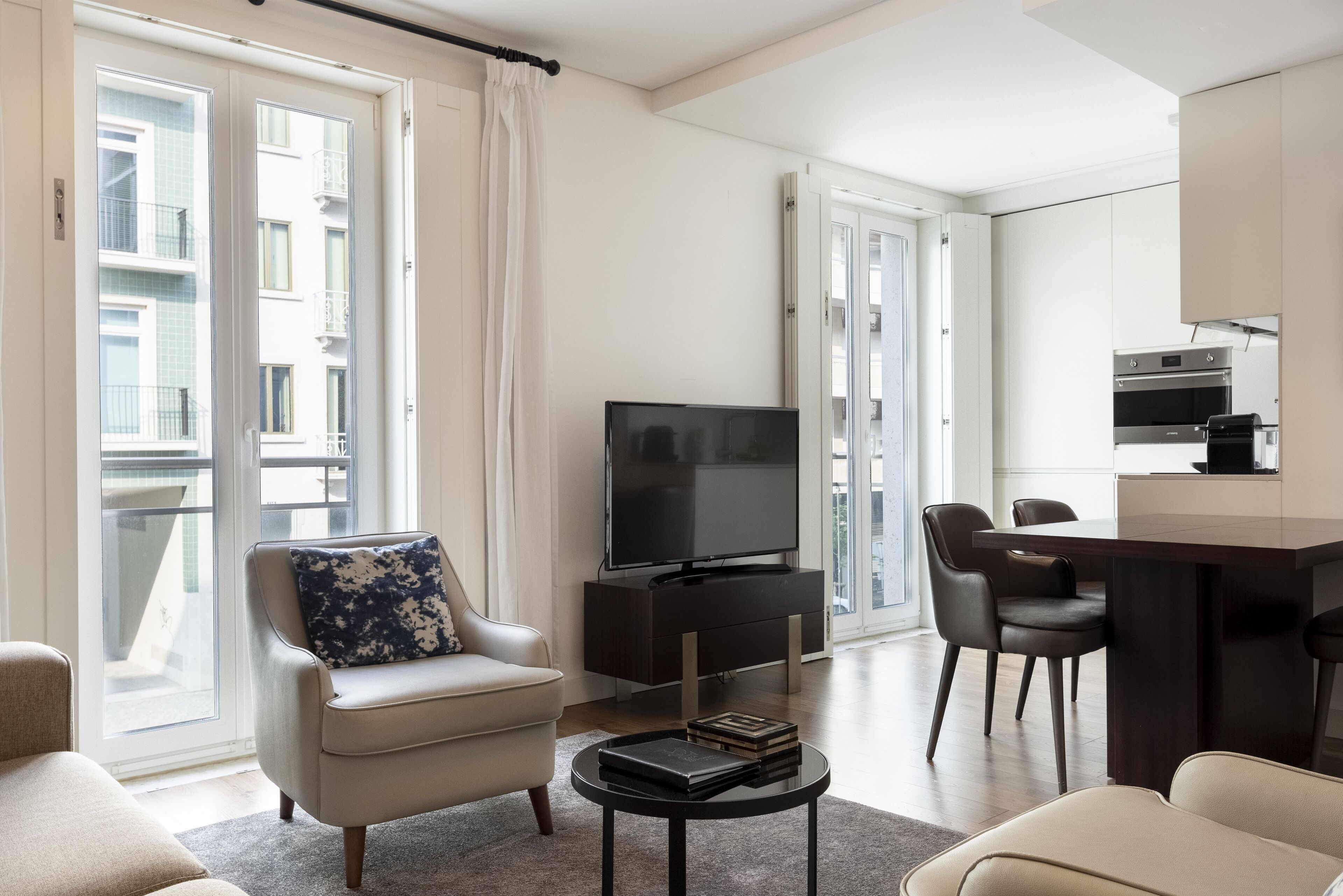 标准公寓, 1 间卧室 | 起居区 | 智能电视