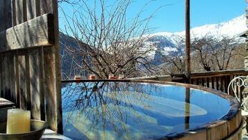 Bathtub spa outdoor
