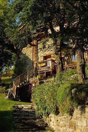 Pintu masuk hartanah