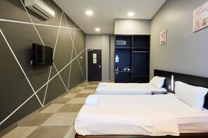 Deluxe Twin Room | Peti besi dalam bilik, meja, katil lipat simpan/tambahan, Wi-fi percuma 