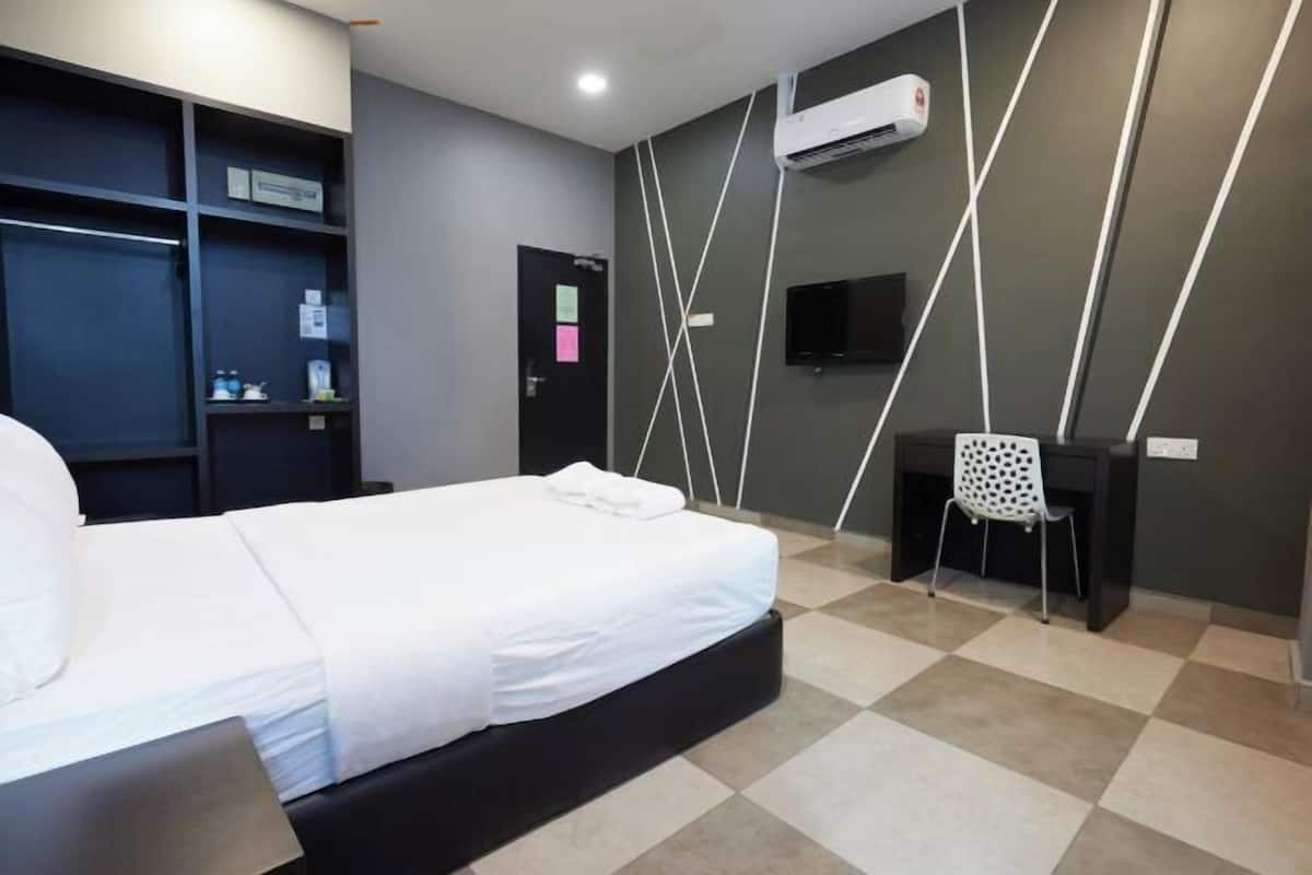 In-room safe, desk, rollaway beds, free WiFi