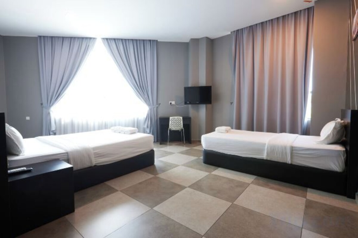 In-room safe, desk, rollaway beds (surcharge), WiFi (free)