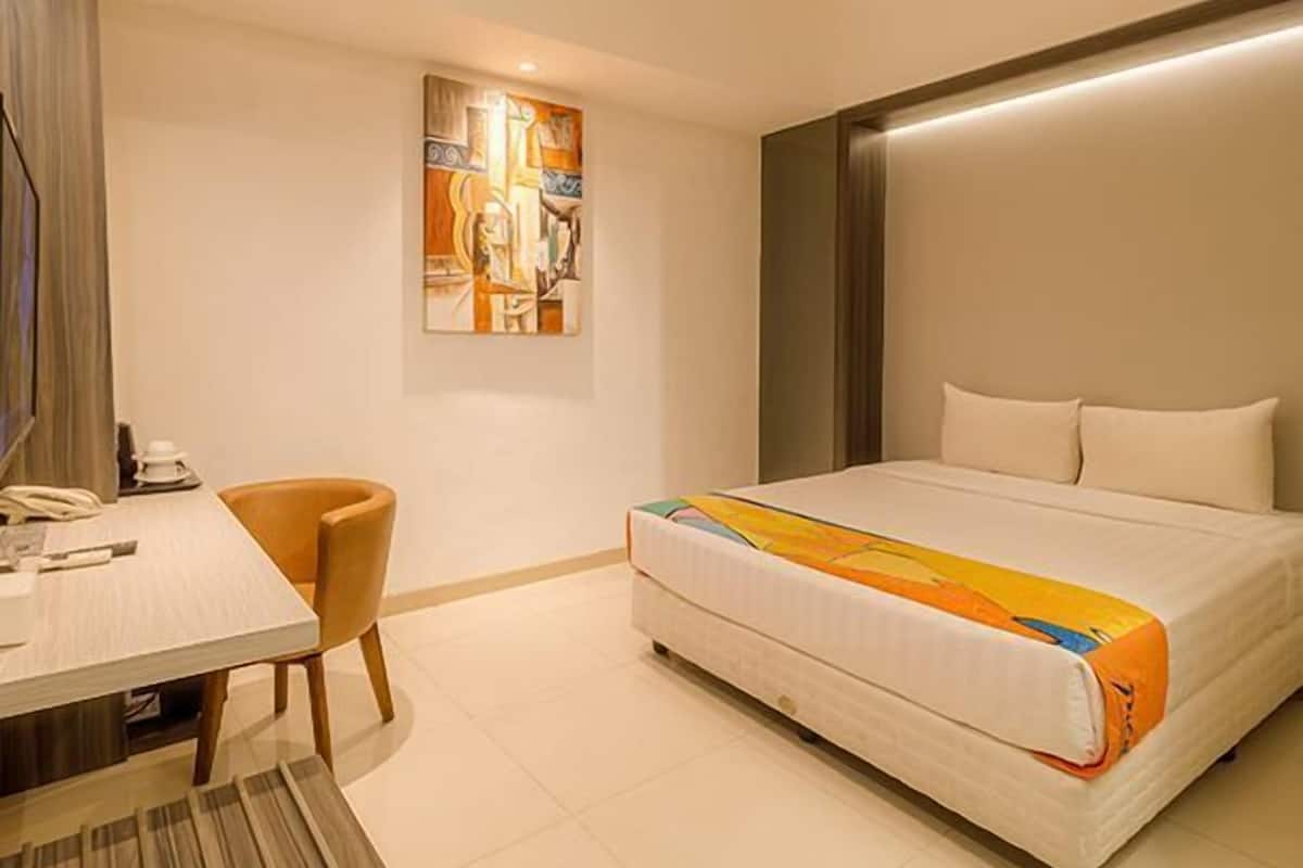 Minibar, in-room safe, desk, free WiFi