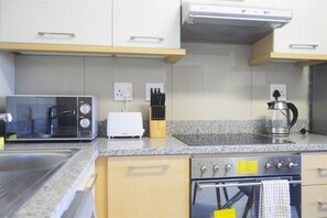 Luxury Apartment, 2 Bedrooms | Private kitchen | Full-sized fridge, microwave, oven, stovetop - Central Park Umhlanga (Umhlanga)