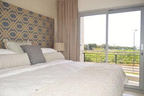 奢华公寓, 2 间卧室 | 2 多间卧室、办公桌、遮光窗帘、熨斗/熨衣板