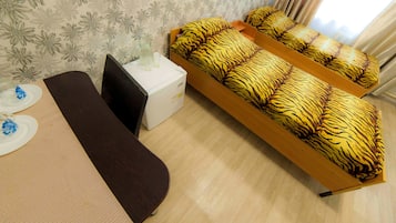 Camera con letto matrimoniale o 2 letti singoli, 2 letti singoli, non fumatori | Tende oscuranti, Wi-Fi gratuito, lenzuola