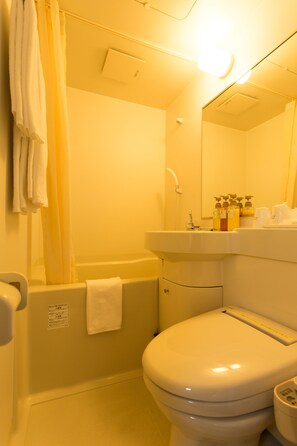 Combined shower/tub, free toiletries, hair dryer, slippers - Hotel Johzenji (Sendai)