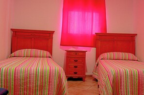 3 bedrooms, iron/ironing board, bed sheets
