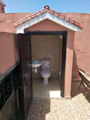 Family Villa, 3 Bedrooms | Bathroom | Shower, hair dryer, towels