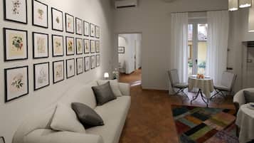 Coin salon dans le hall