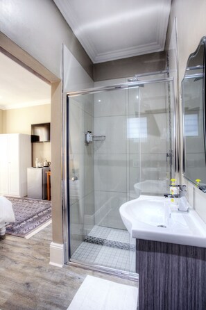 Double Room | Bathroom