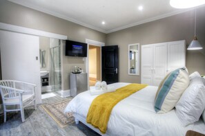 In-room safe, individually decorated, individually furnished - 23 On Glen Guest House (Gqeberha (Port Elizabeth))