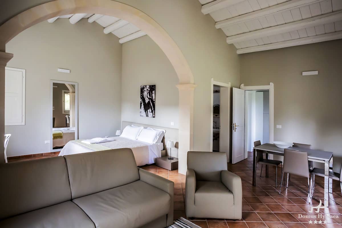 Junior Suite, Pool Access, Garden View | 1 bedroom, premium bedding, down duvets, Select Comfort beds