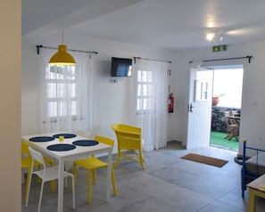 Apartment, 1 Bedroom, Terrace, Ocean View (3) | In-room dining - Casa do Zé - AL (Velas)